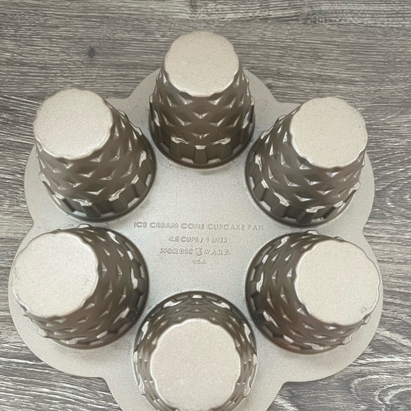 Nordic Ware Ice Cream Cone Cupcake Baking Pan - Picture 5 of 6